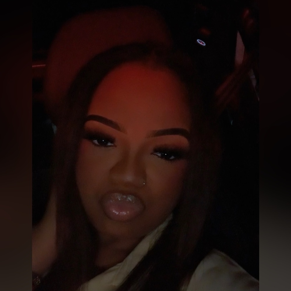 Meet your Posher, Maya